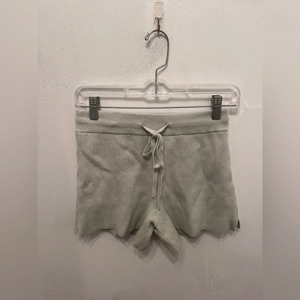 Abercrombie & Fitch XS Knit Short Sage Green Casual